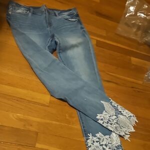 Soho Blue Cropped Jeans with Lace Detail